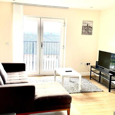 Holiday Flat In Central Slough Near To London Heathrow And Windsor With Free Car Park 外观 照片