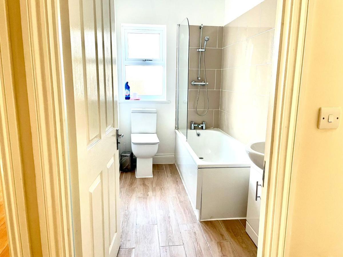 Holiday Flat In Central Slough Near To London Heathrow And Windsor With Free Car Park 外观 照片