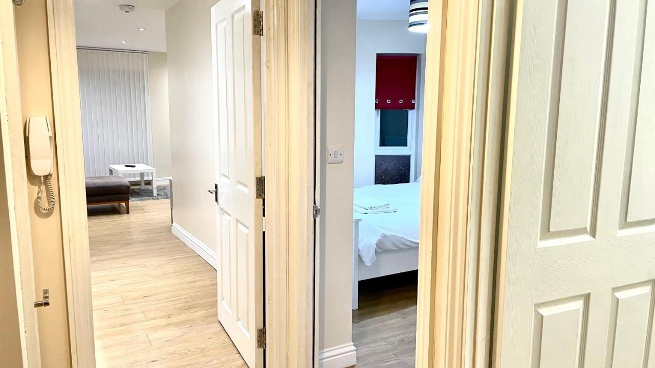 Holiday Flat In Central Slough Near To London Heathrow And Windsor With Free Car Park 外观 照片